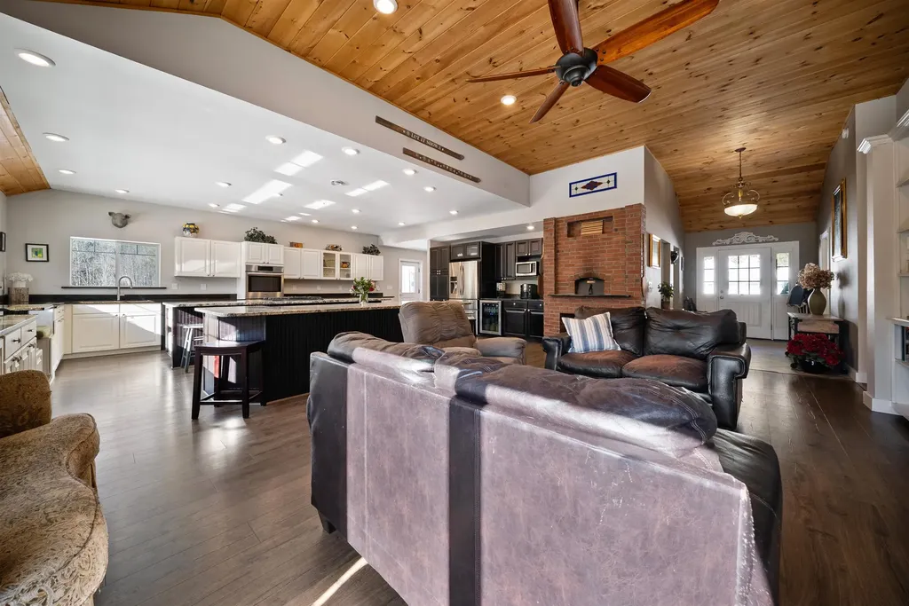 15 Churchill Way Lebanon NH 03766