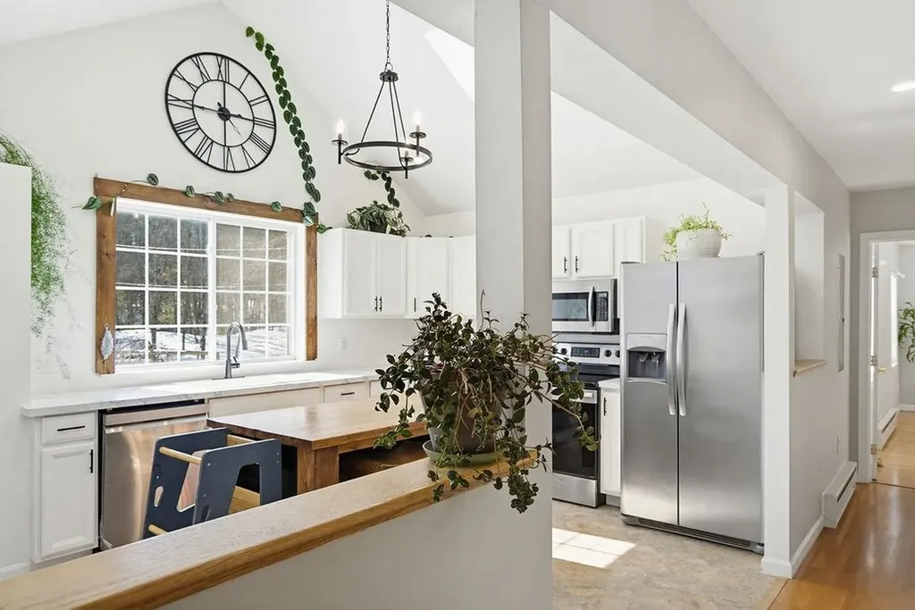 246 Cooper Hill Road Nottingham NH 03290