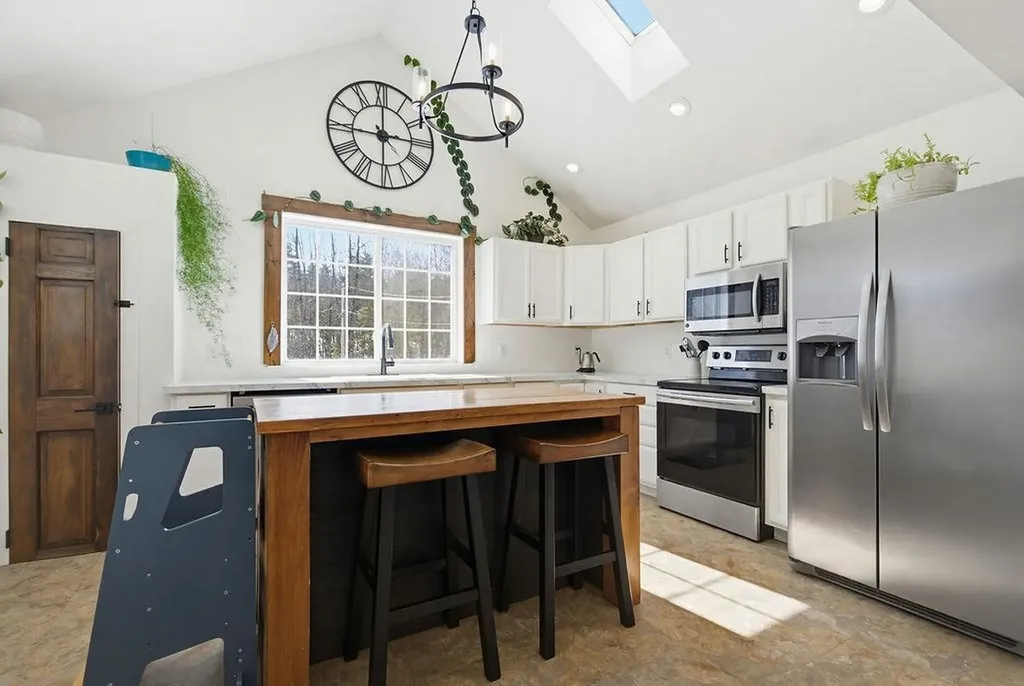 246 Cooper Hill Road Nottingham NH 03290