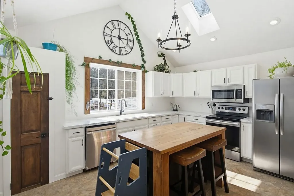 246 Cooper Hill Road Nottingham NH 03290