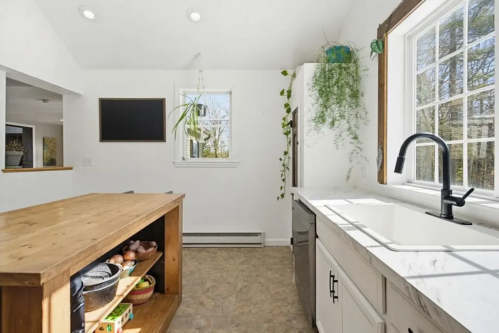 246 Cooper Hill Road Nottingham NH 03290