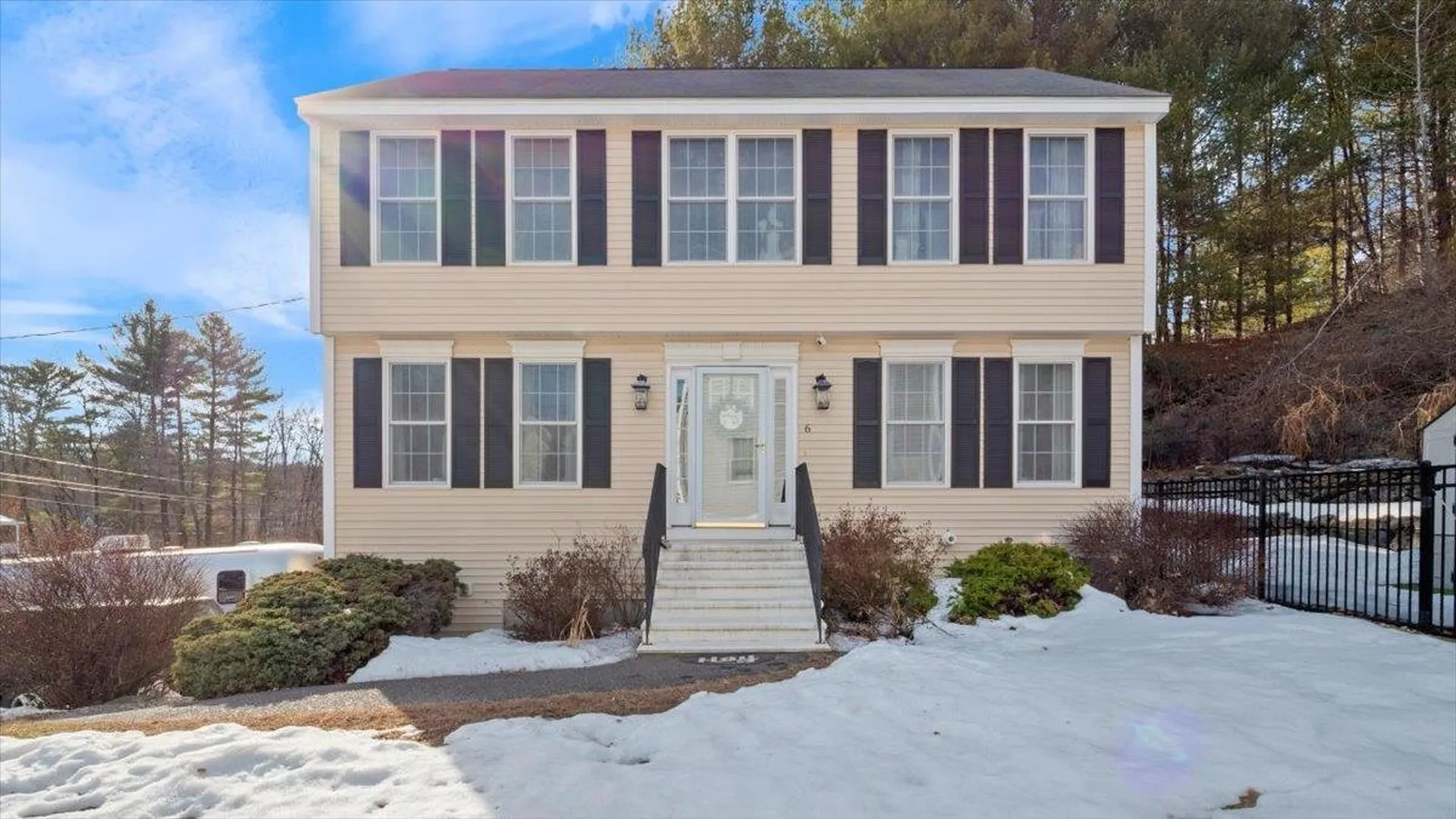 6 Bear Path Lane Hudson NH 03051