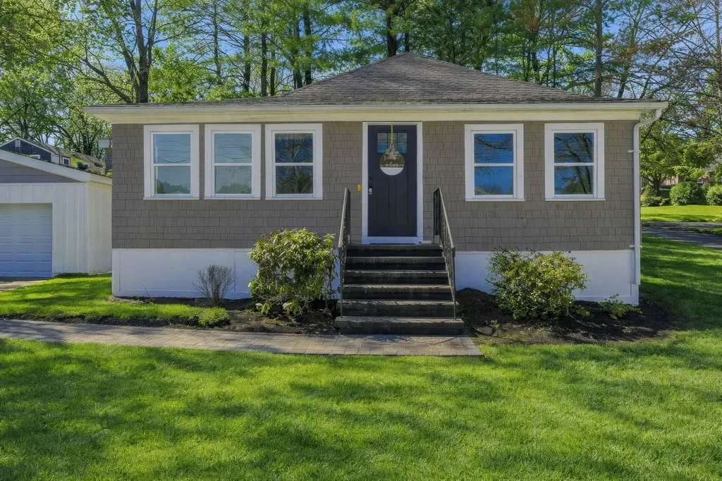 47 Millville Street Salem NH 03079