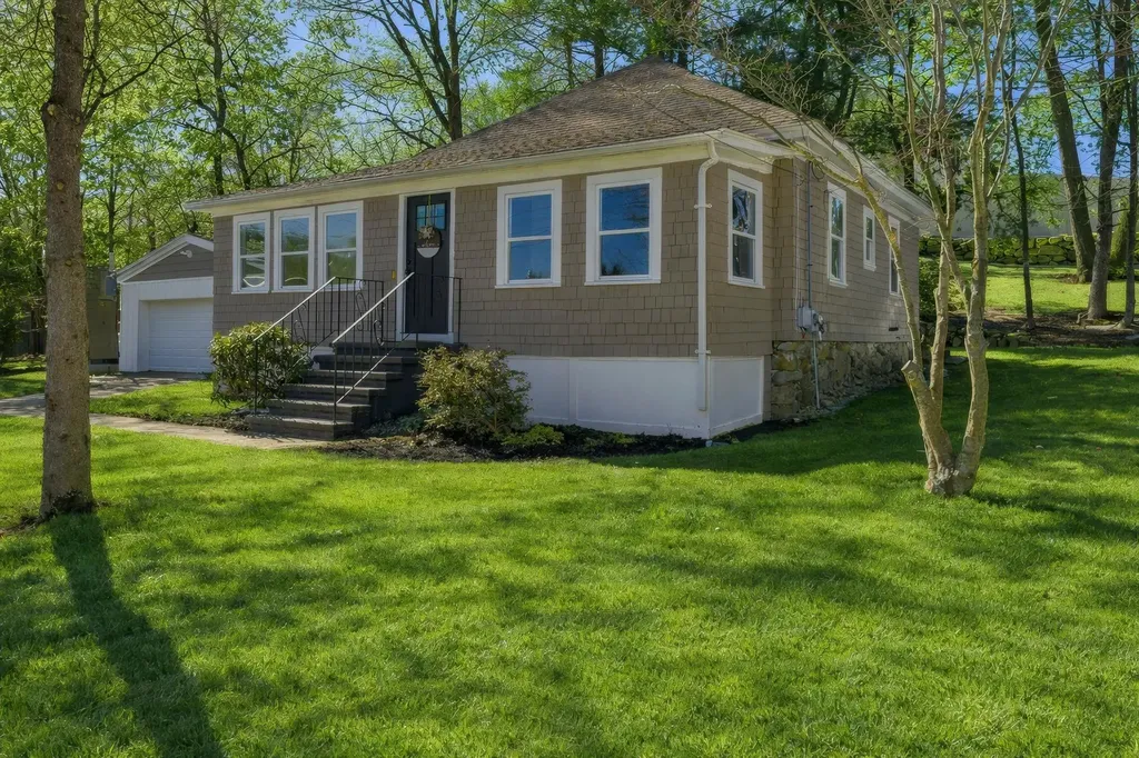 47 Millville Street Salem NH 03079