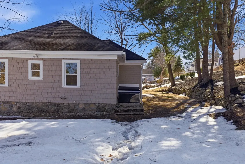 47 Millville Street Salem NH 03079