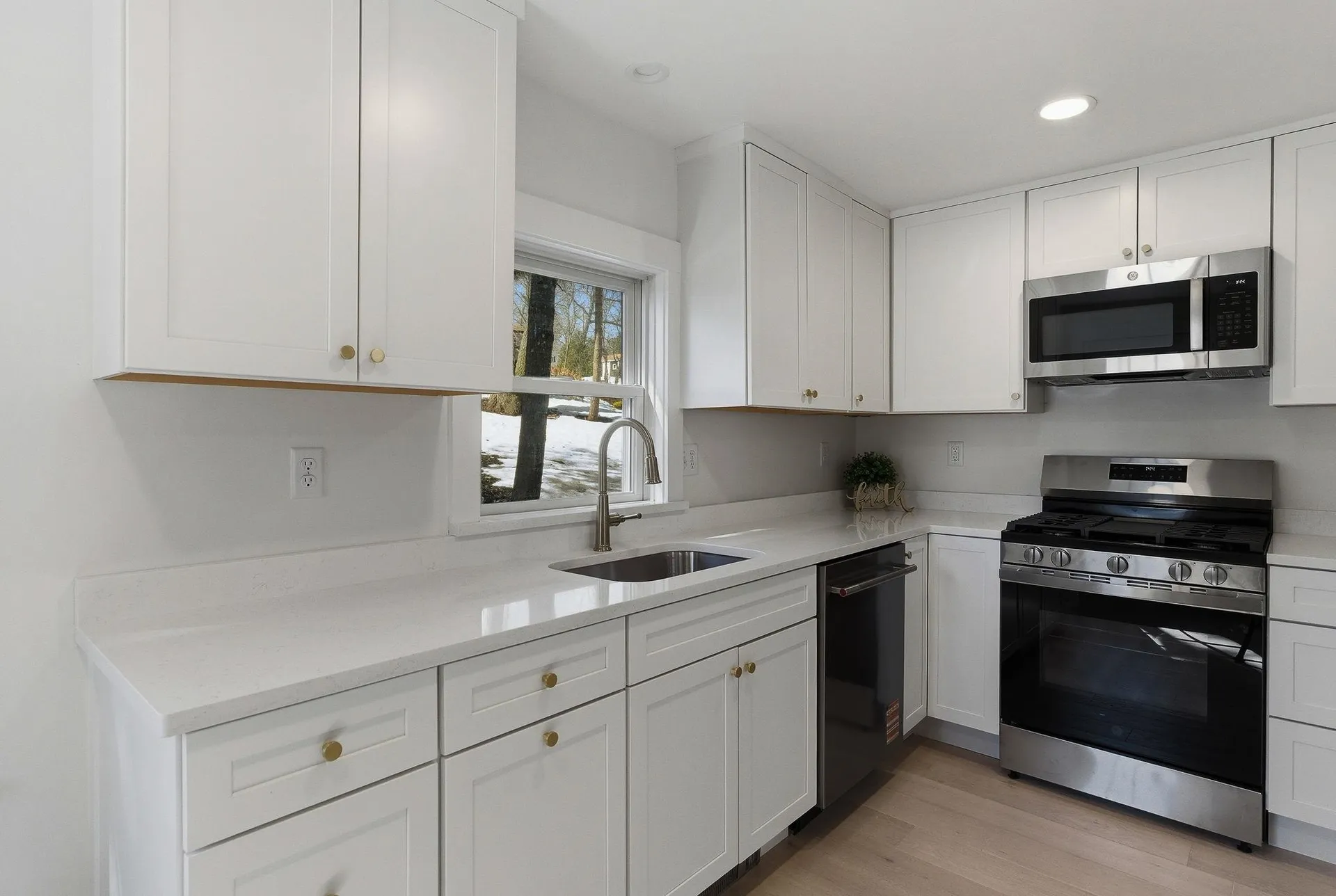 47 Millville Street Salem NH 03079