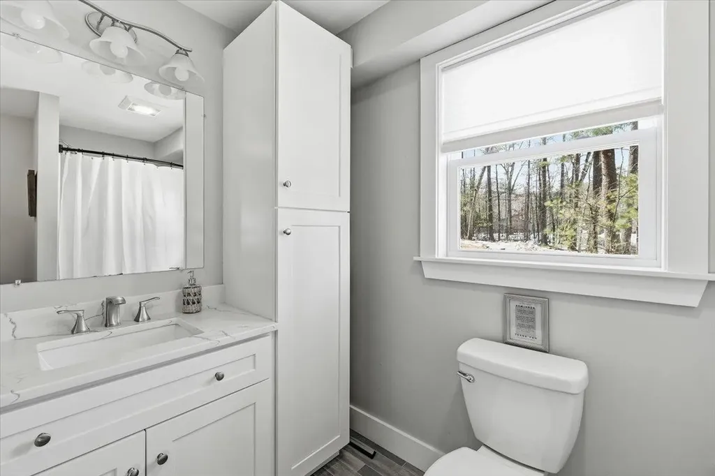 29 Beaver Lake Avenue Derry NH 03038