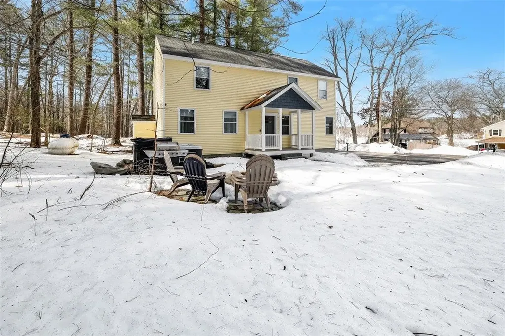 29 Beaver Lake Avenue Derry NH 03038
