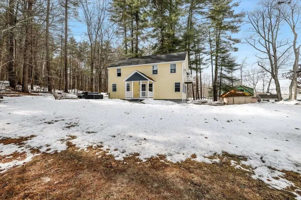 29 Beaver Lake Avenue Derry NH 03038
