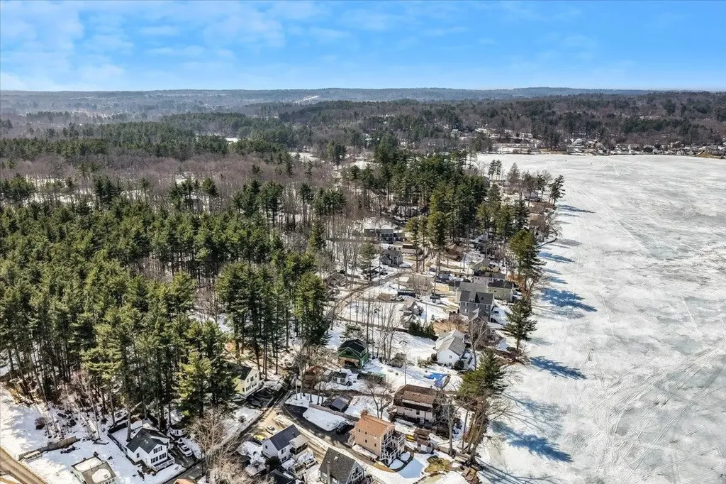 29 Beaver Lake Avenue Derry NH 03038