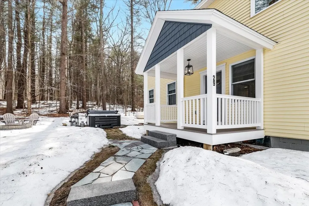 29 Beaver Lake Avenue Derry NH 03038