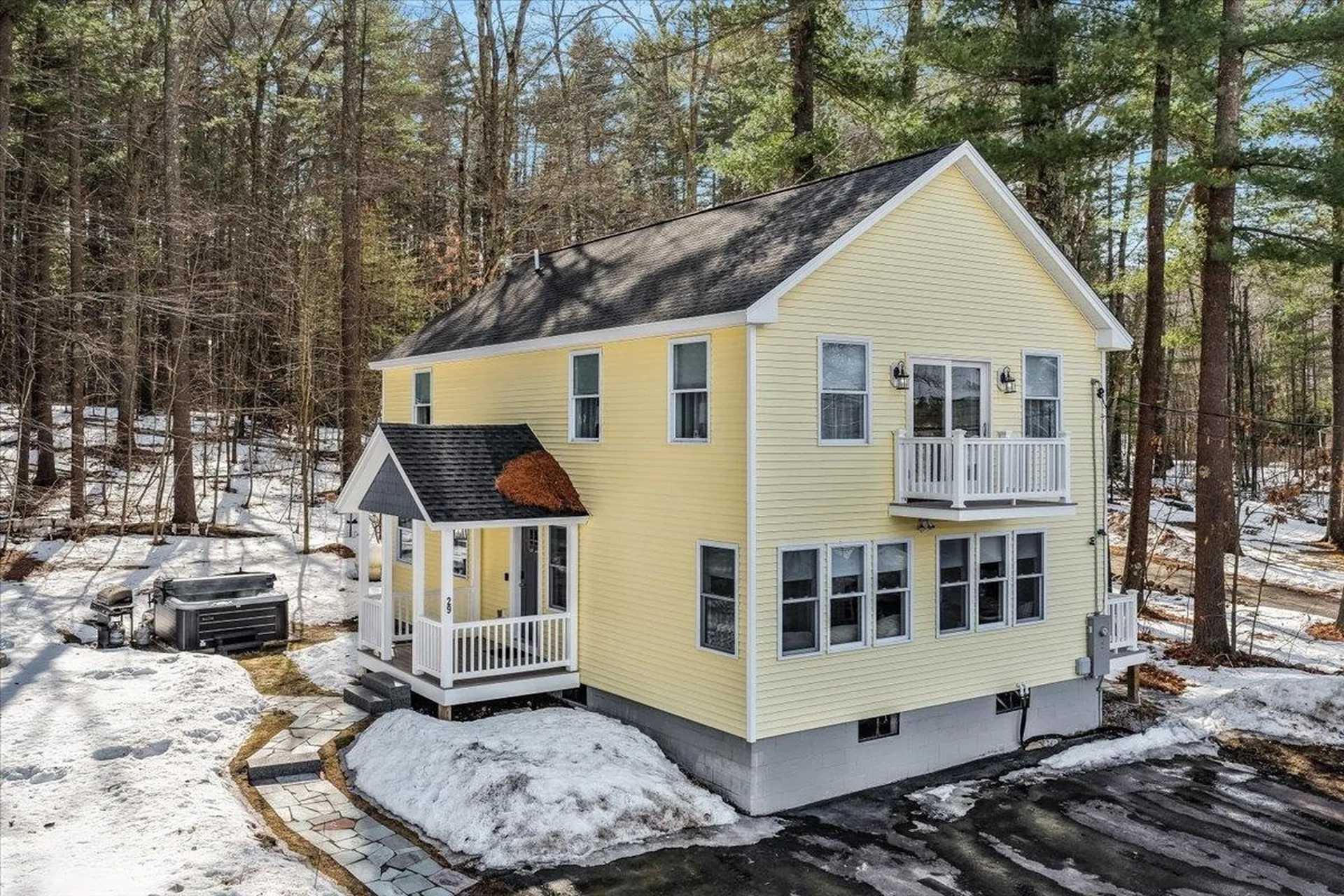 29 Beaver Lake Avenue Derry NH 03038