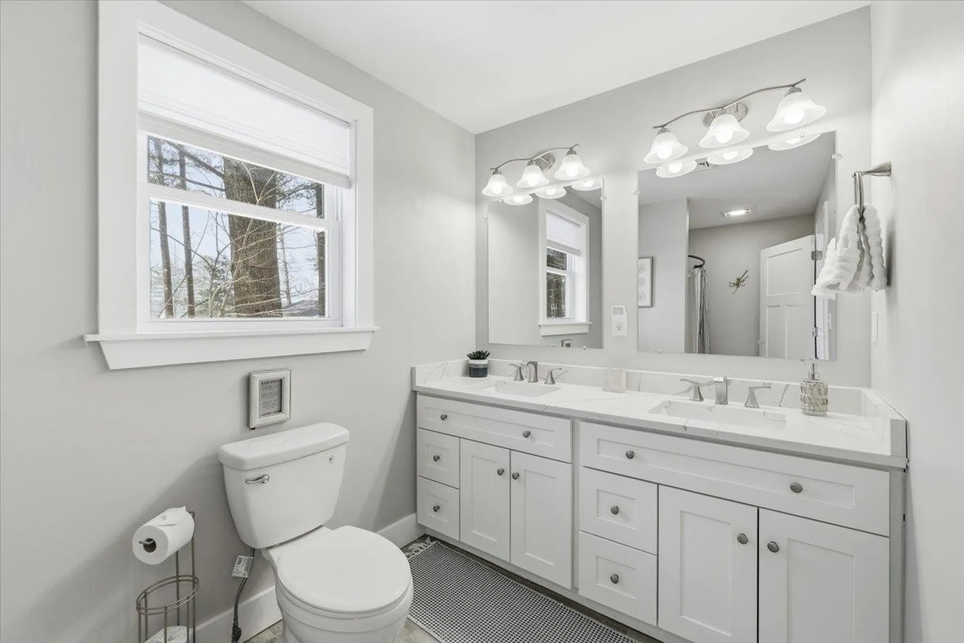 29 Beaver Lake Avenue Derry NH 03038