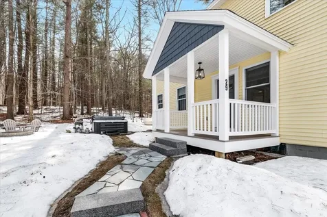 29 Beaver Lake Avenue Derry NH 03038