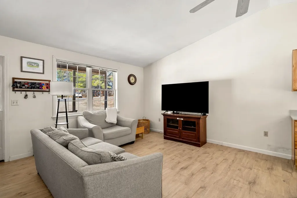 27 Barnes Avenue Alton NH 03809