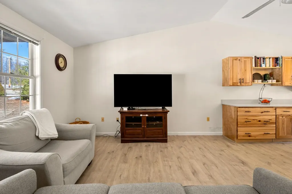 27 Barnes Avenue Alton NH 03809