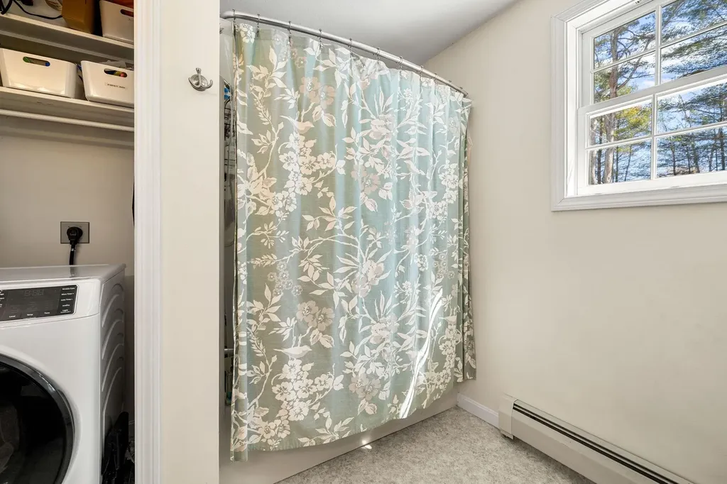 27 Barnes Avenue Alton NH 03809