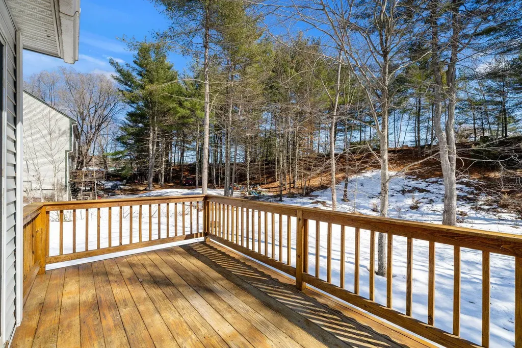 27 Barnes Avenue Alton NH 03809