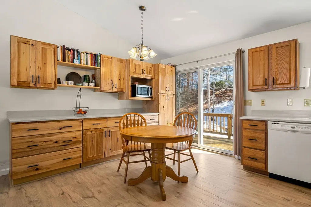 27 Barnes Avenue Alton NH 03809