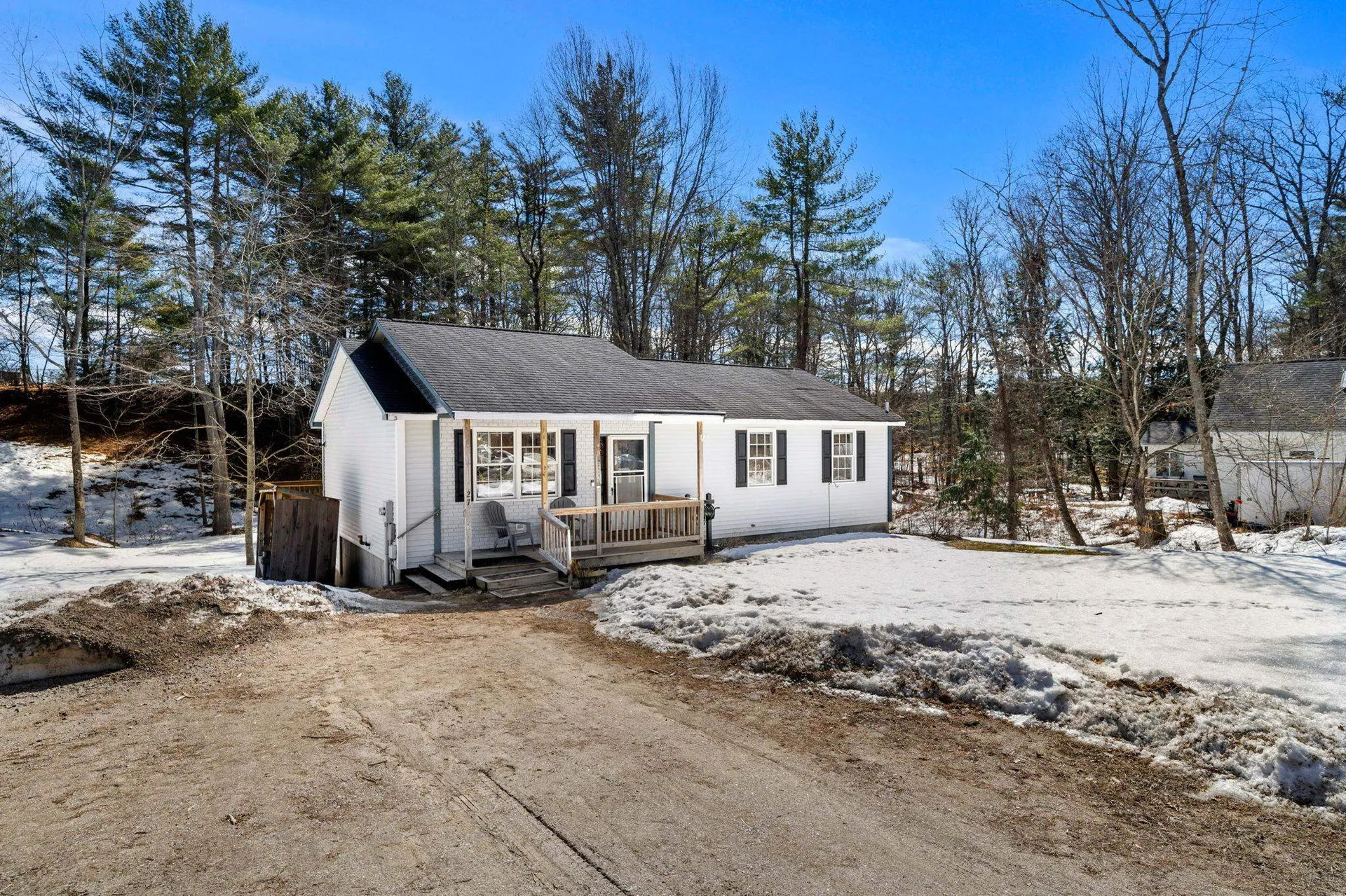 27 Barnes Avenue Alton NH 03809