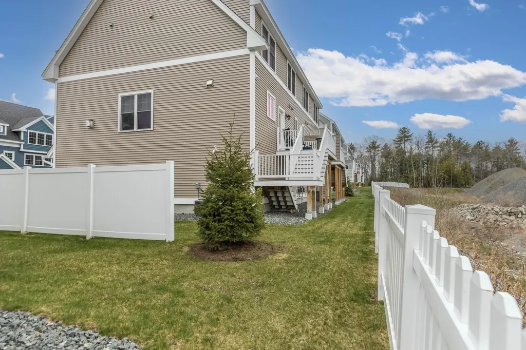 42 Green Road Newmarket NH 03857