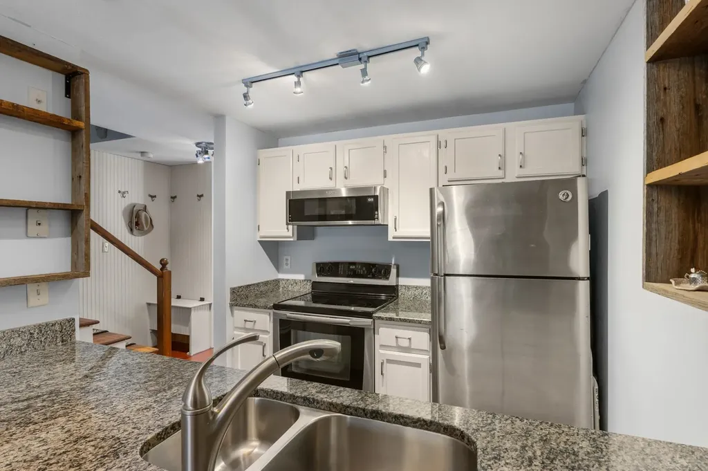 5 Glengarry Drive Stratham NH 03885