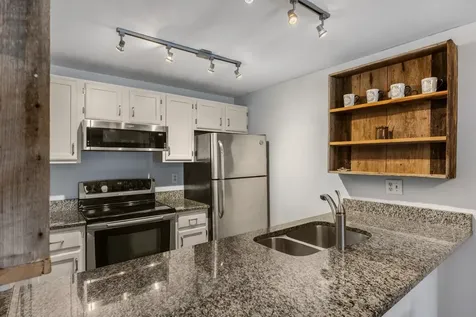 5 Glengarry Drive Stratham NH 03885