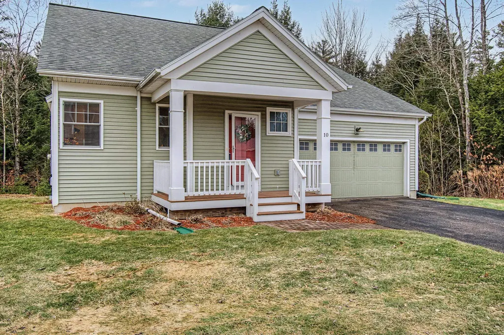 10 Stonebrook Circle Essex VT 05452