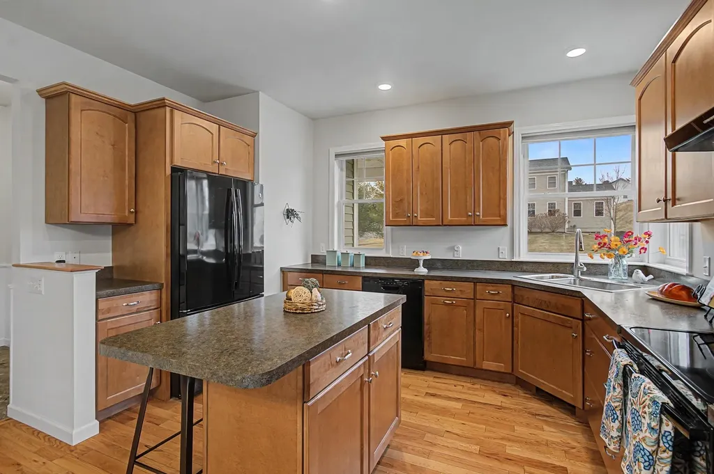 10 Stonebrook Circle Essex VT 05452