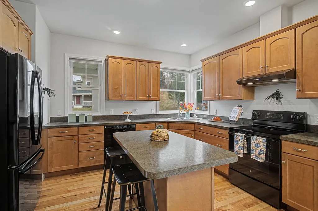 10 Stonebrook Circle Essex VT 05452