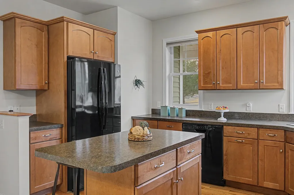 10 Stonebrook Circle Essex VT 05452