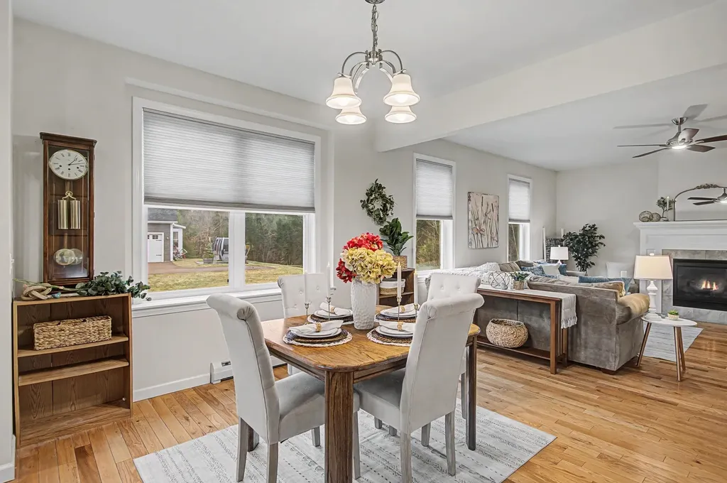 10 Stonebrook Circle Essex VT 05452