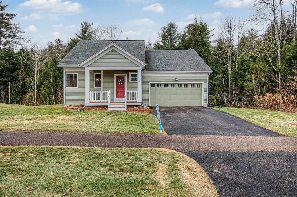 10 Stonebrook Circle Essex VT 05452