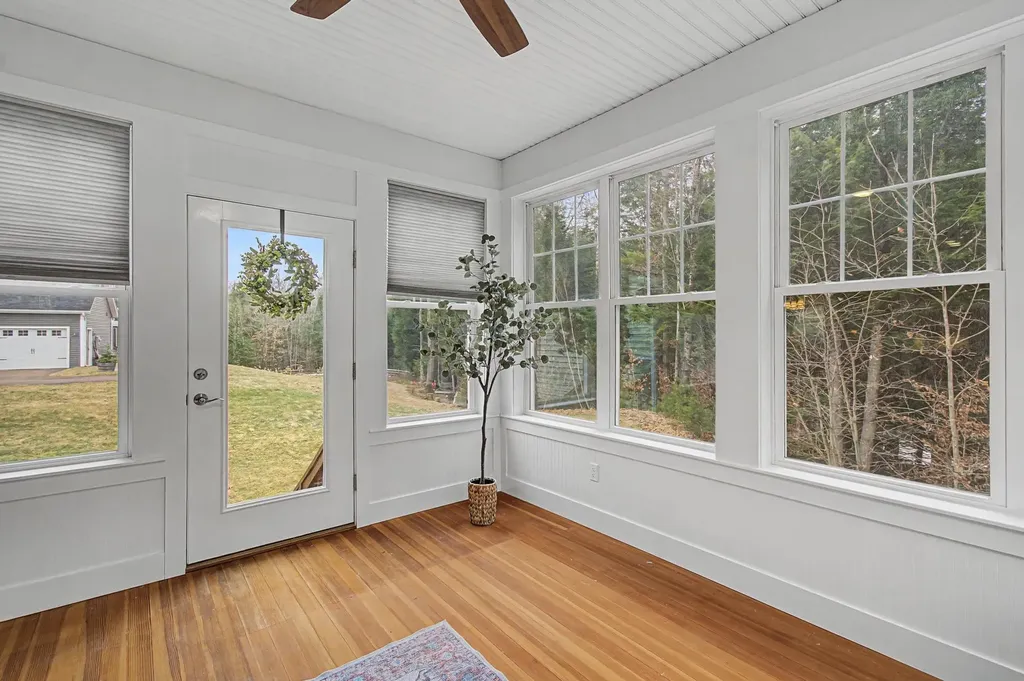 10 Stonebrook Circle Essex VT 05452