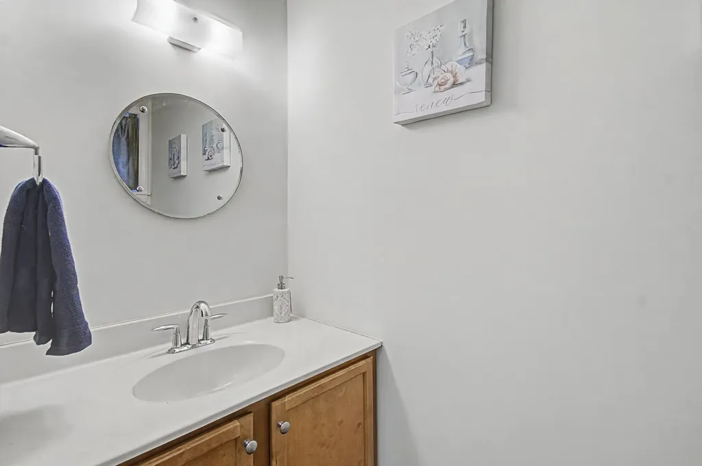 10 Stonebrook Circle Essex VT 05452