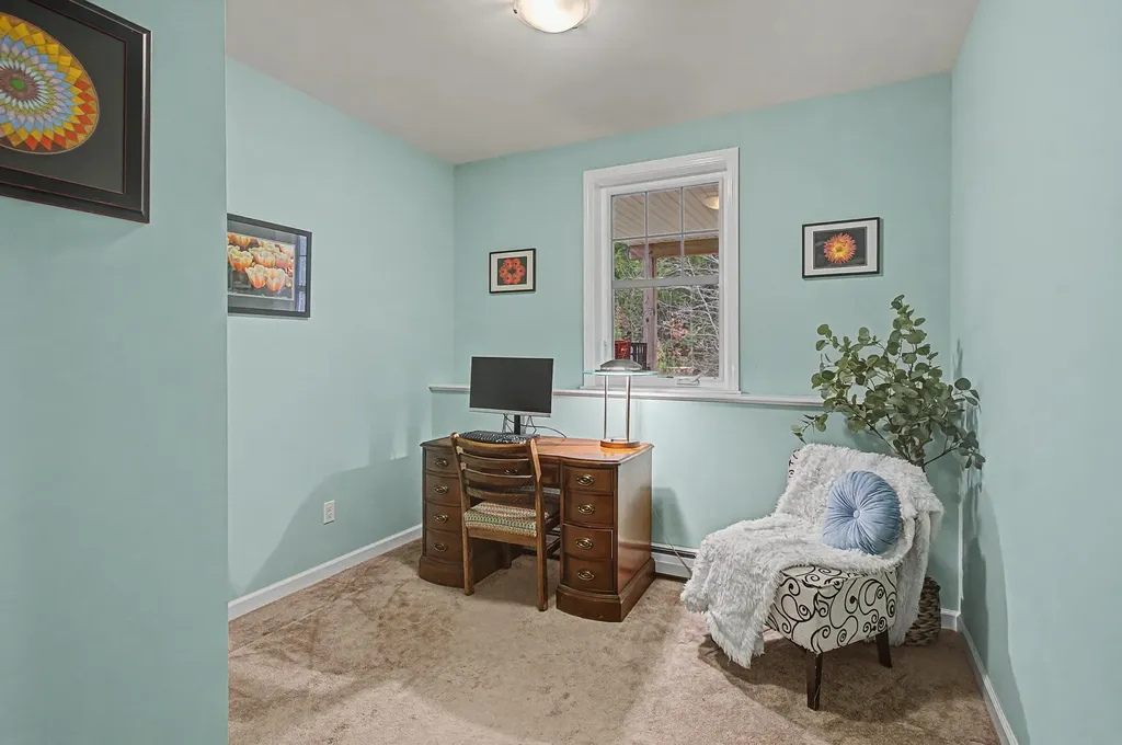 10 Stonebrook Circle Essex VT 05452