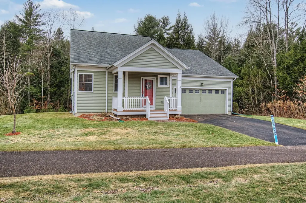10 Stonebrook Circle Essex VT 05452