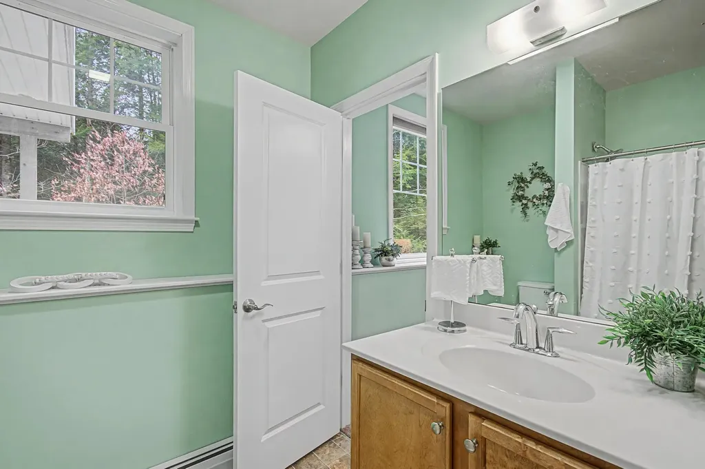 10 Stonebrook Circle Essex VT 05452