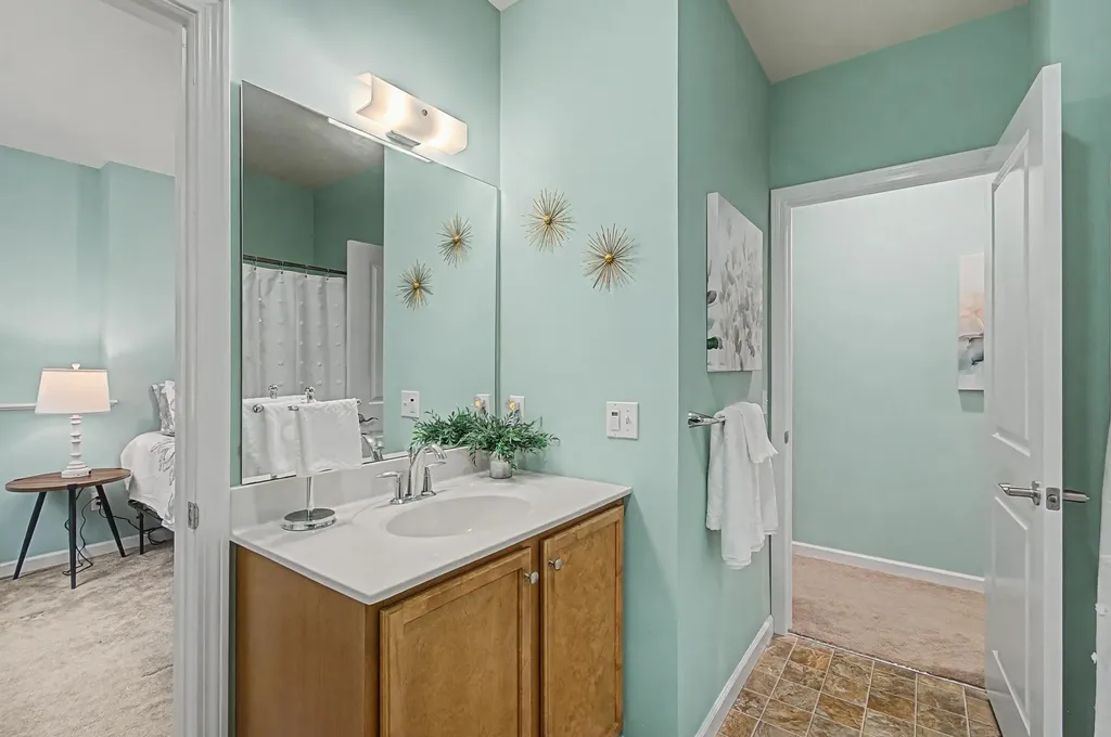 10 Stonebrook Circle Essex VT 05452