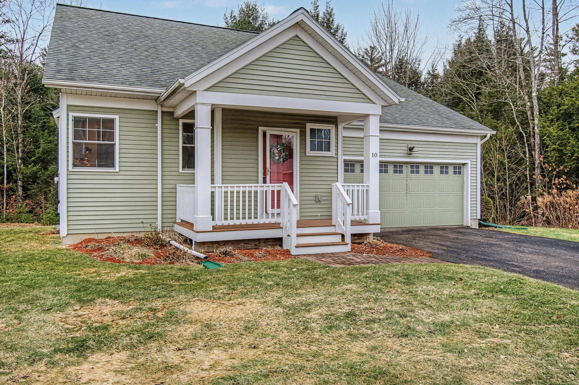 10 Stonebrook Circle Essex VT 05452