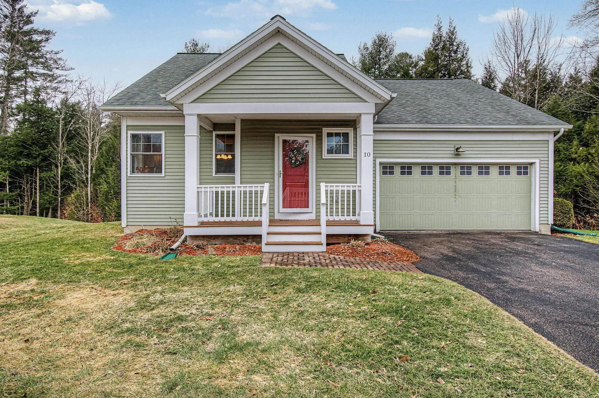 10 Stonebrook Circle Essex VT 05452