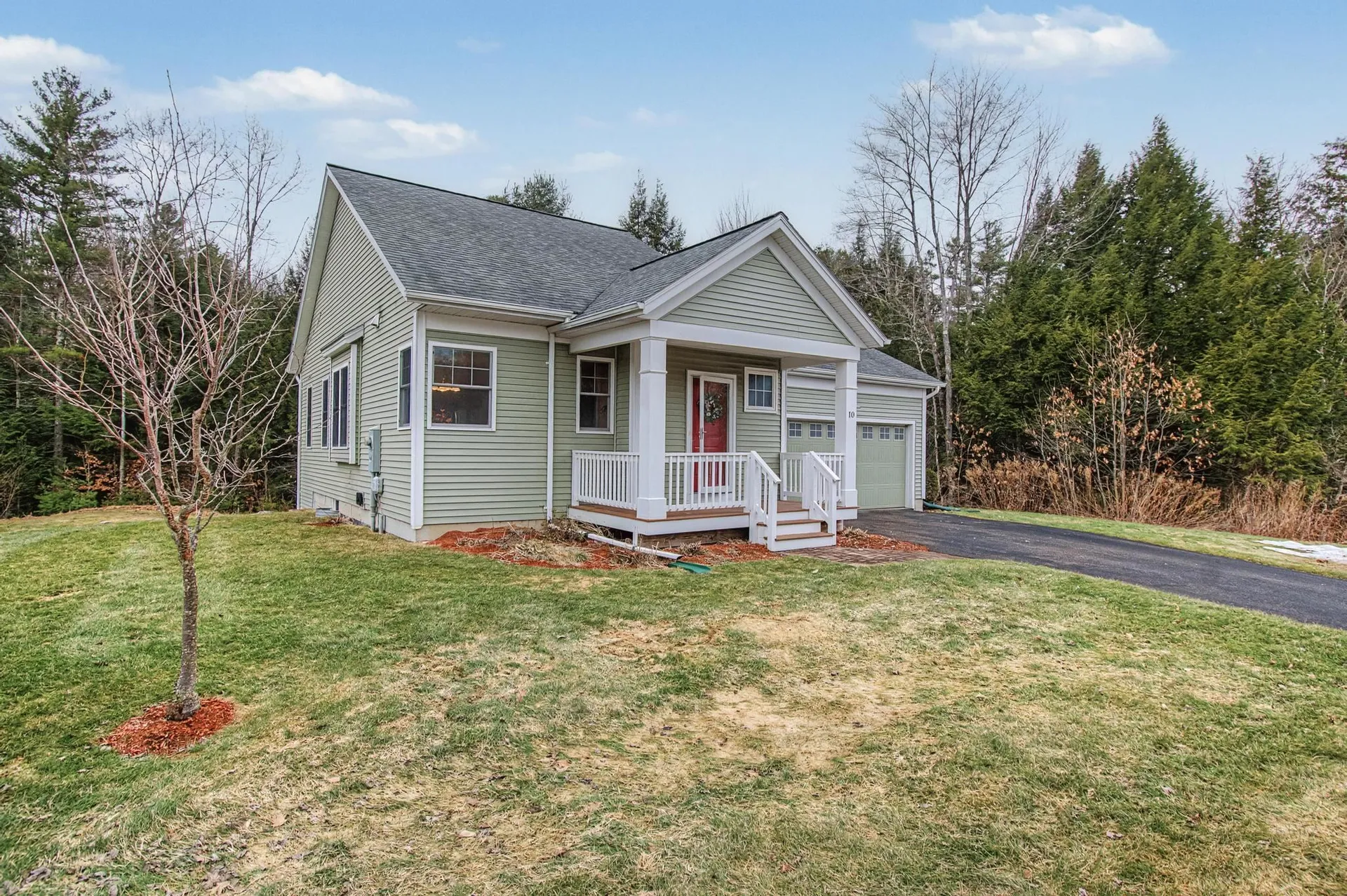 10 Stonebrook Circle Essex VT 05452