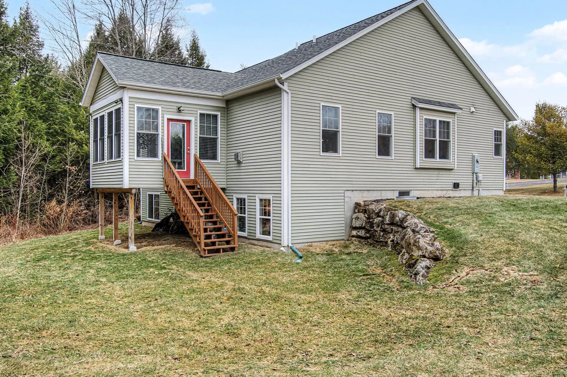 10 Stonebrook Circle Essex VT 05452