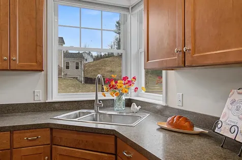 10 Stonebrook Circle Essex VT 05452