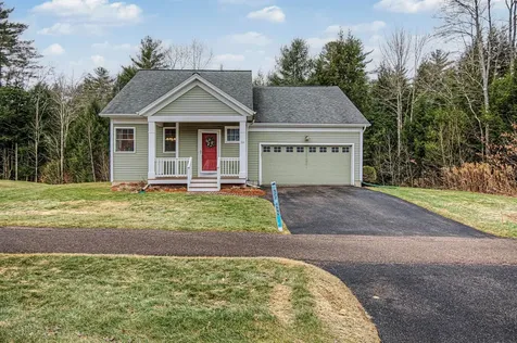 10 Stonebrook Circle Essex VT 05452