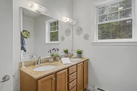 10 Stonebrook Circle Essex VT 05452