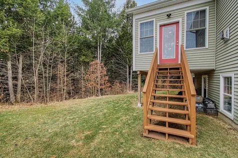 10 Stonebrook Circle Essex VT 05452