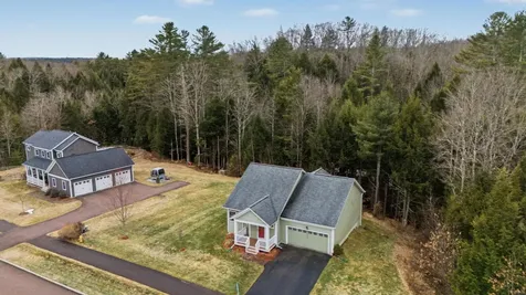 10 Stonebrook Circle Essex VT 05452