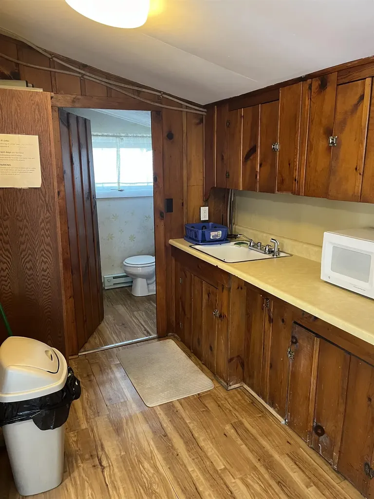 7 Dover Avenue Hampton NH 01830-3031