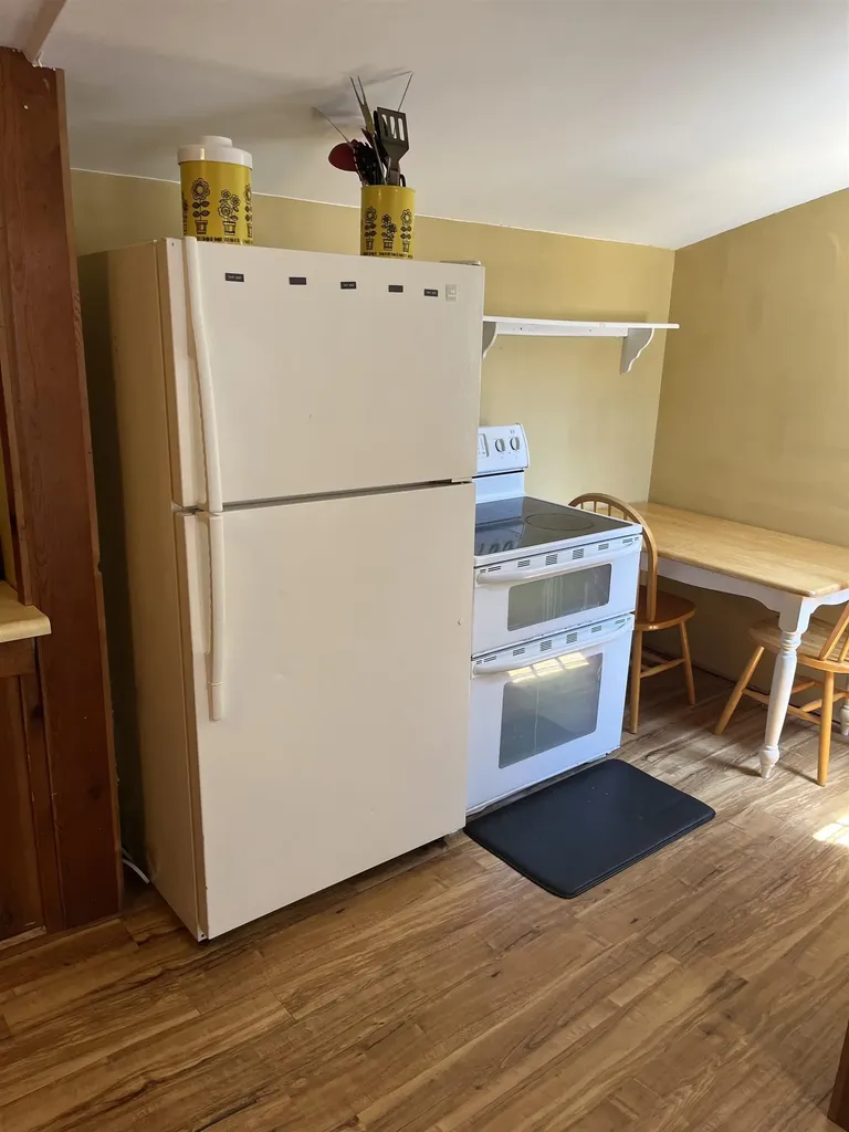 7 Dover Avenue Hampton NH 01830-3031